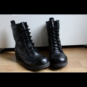 Combat boots